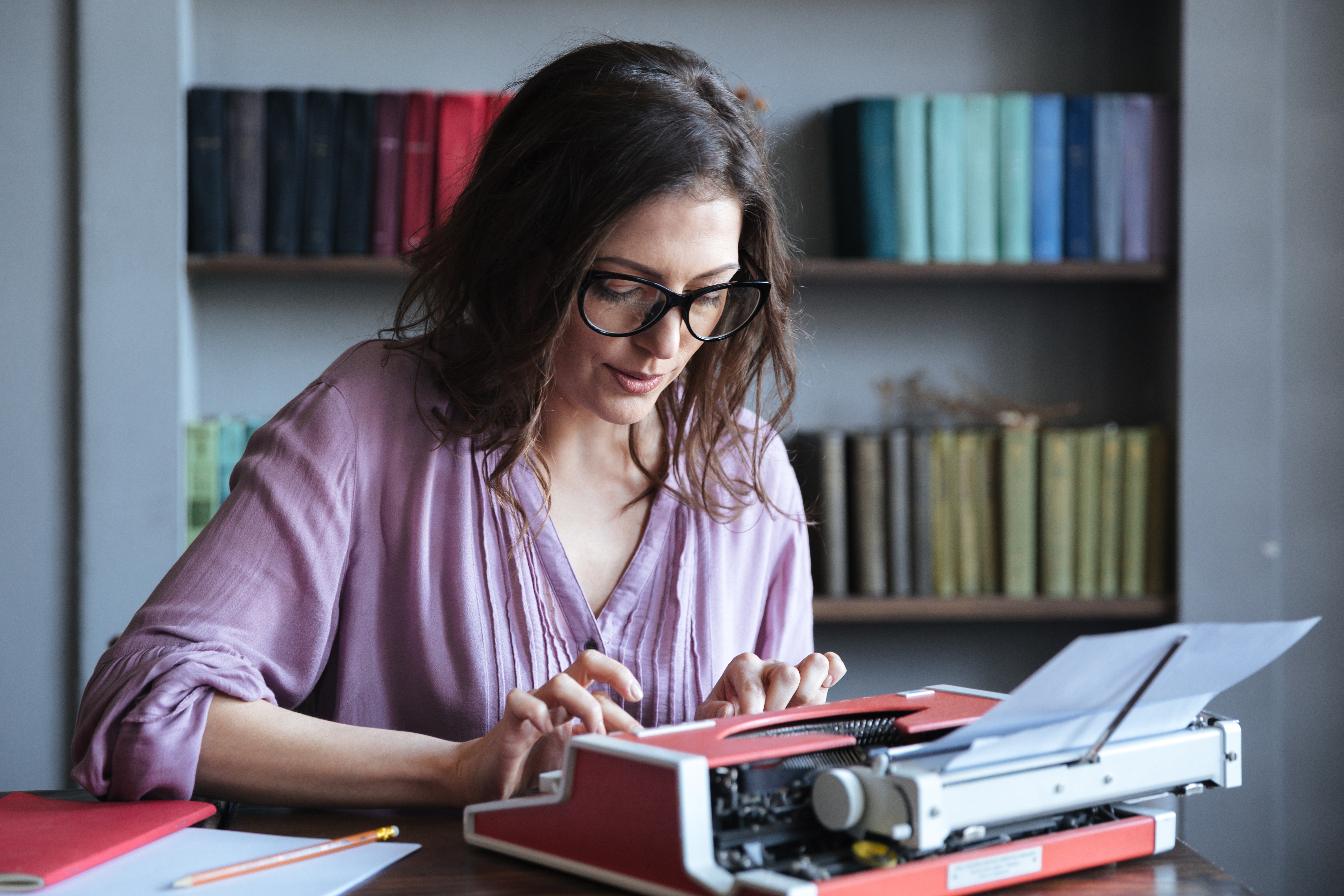 Leia mais sobre o artigo VOCÊ SABE QUAIS SÃO AS FORMAS DE PUBLICAR UM LIVRO?